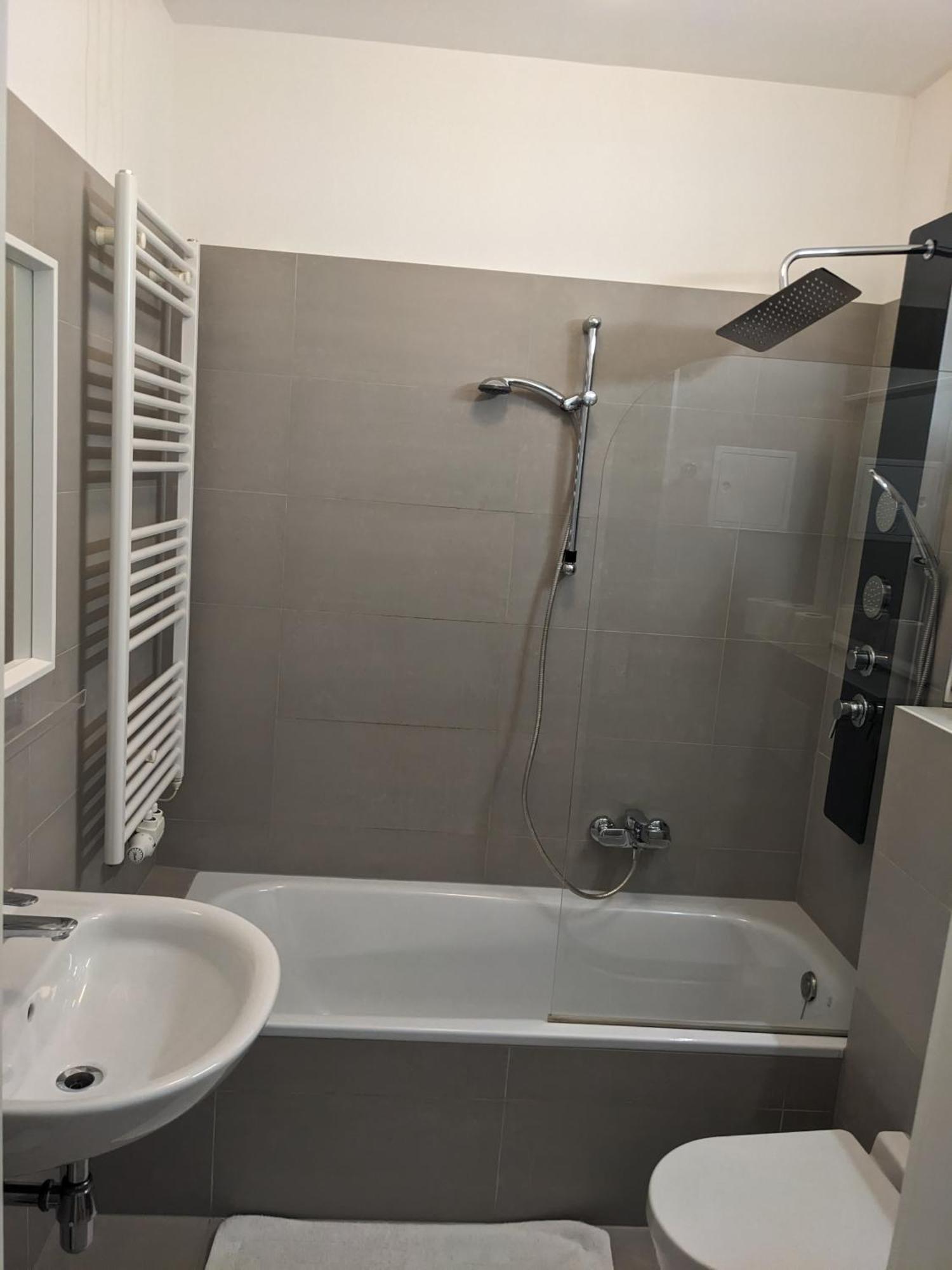 Design Place 1030 Wina Bagian luar foto